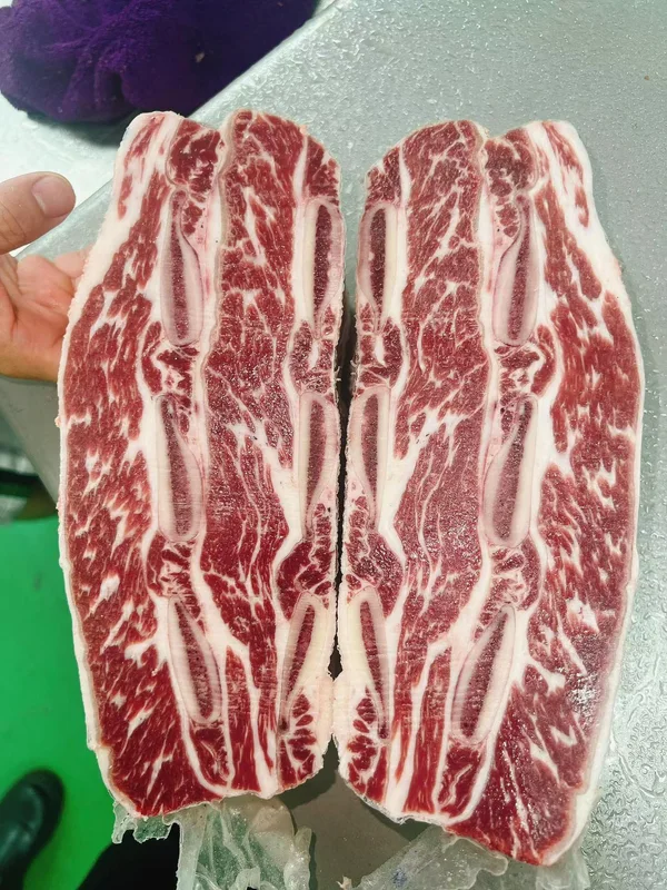 BORTHWICKS · Bone-in short ribs · Actual cut face
